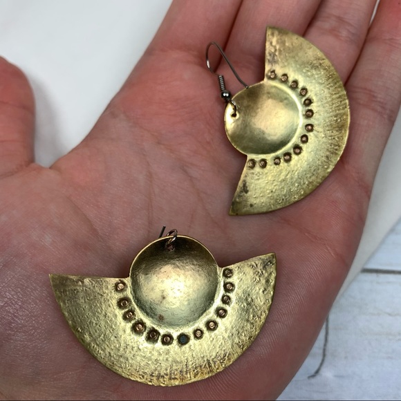 Vintage Boho Gold Lightweight Gold Fan Earrings - Picture 4 of 9